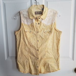 Legacy Falls Yellow Sleeveless Snap-Up Top.